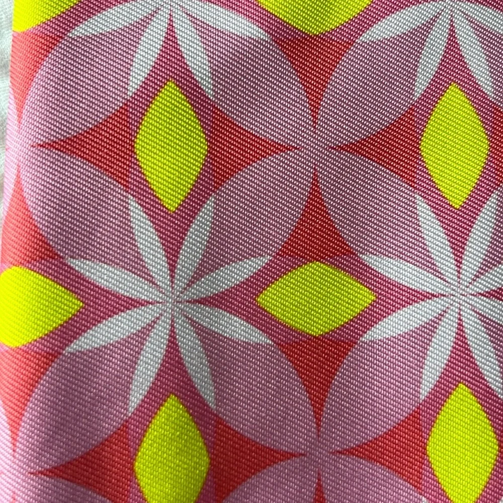 2 for $20 ✨ NEW • Clinique Pink & Yellow Patterned Makeup Bag 💋